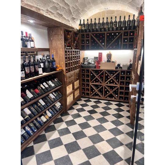 borospince berendezes bortarto egyedi gyartas kostolo terem butorok egyedi gyartasa.jpg